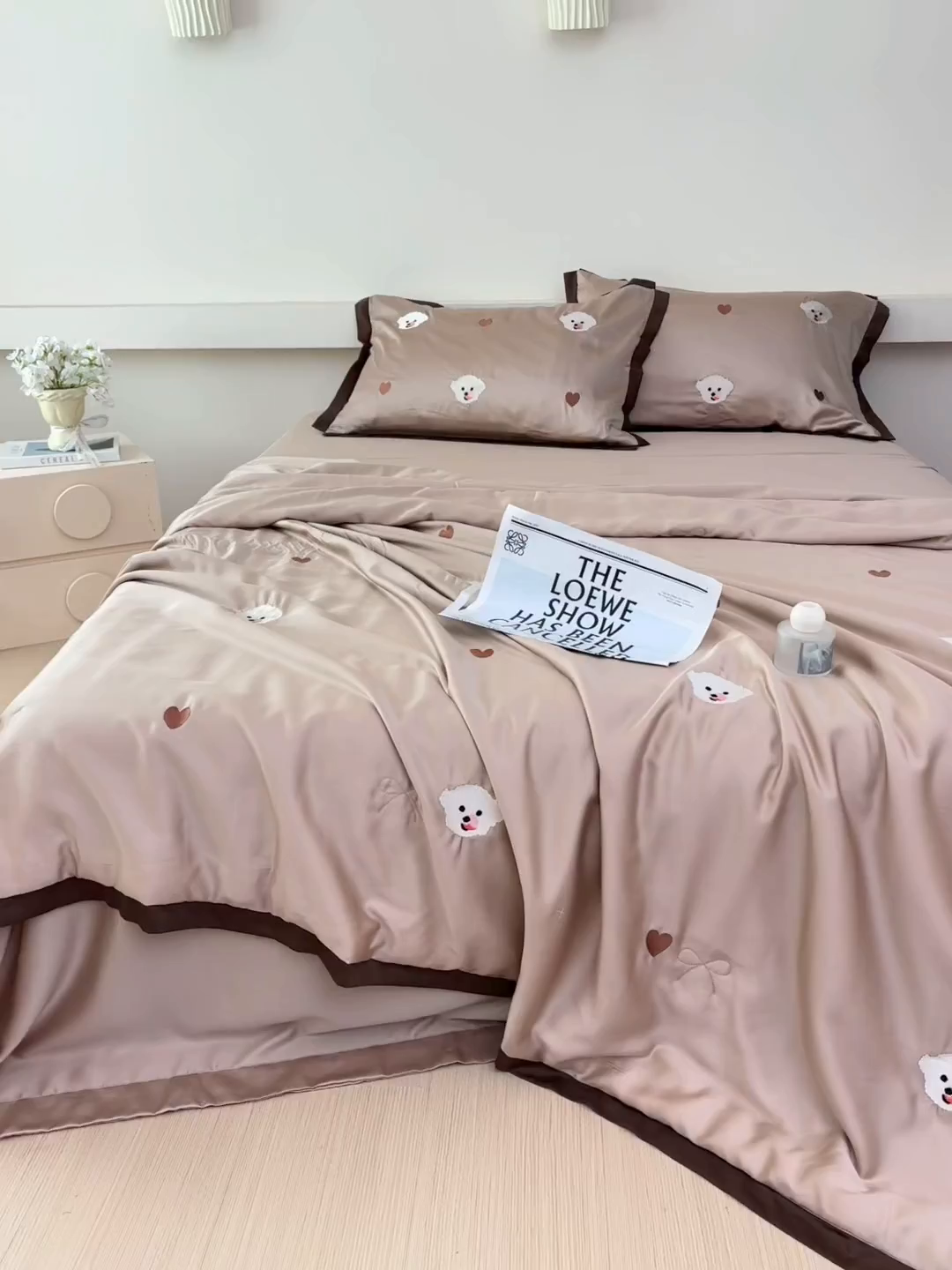 91家纺网 家纺一手货源 找家纺 波比可可 2026新款春夏凉感莱赛尔60支兰精天丝绣花夏被四件套 小美好 棕