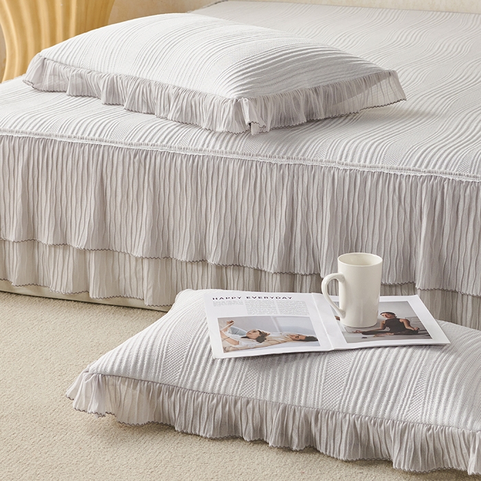 91家纺网 家纺一手货源 找家纺 桂雅居 2026新款高分子冰感蕾丝床裙床笠款凉席三件套 素影灰纱