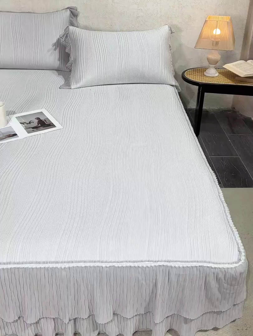 91家纺网 家纺一手货源 找家纺 桂雅居 2026新款高分子冰感蕾丝床裙床笠款凉席三件套 素影灰纱