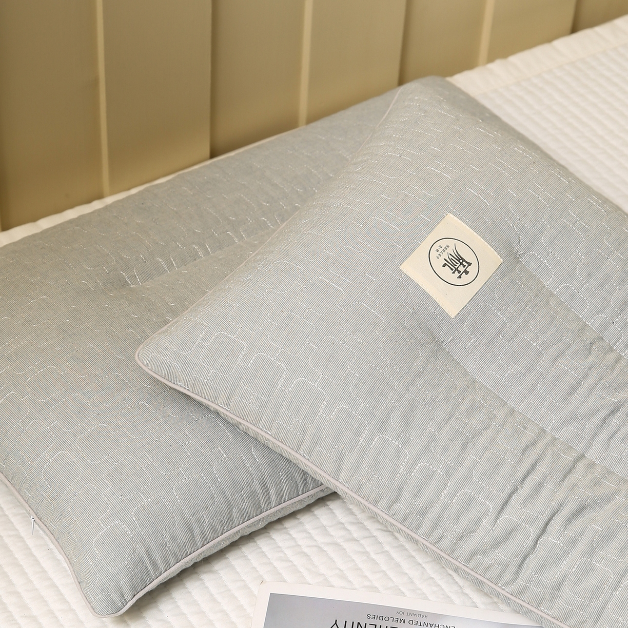 91家纺网 家纺一手货源 找家纺 梦叶草 2026新款夹棉分区护颈荞麦枕 三分区护颈荞麦枕-灰色