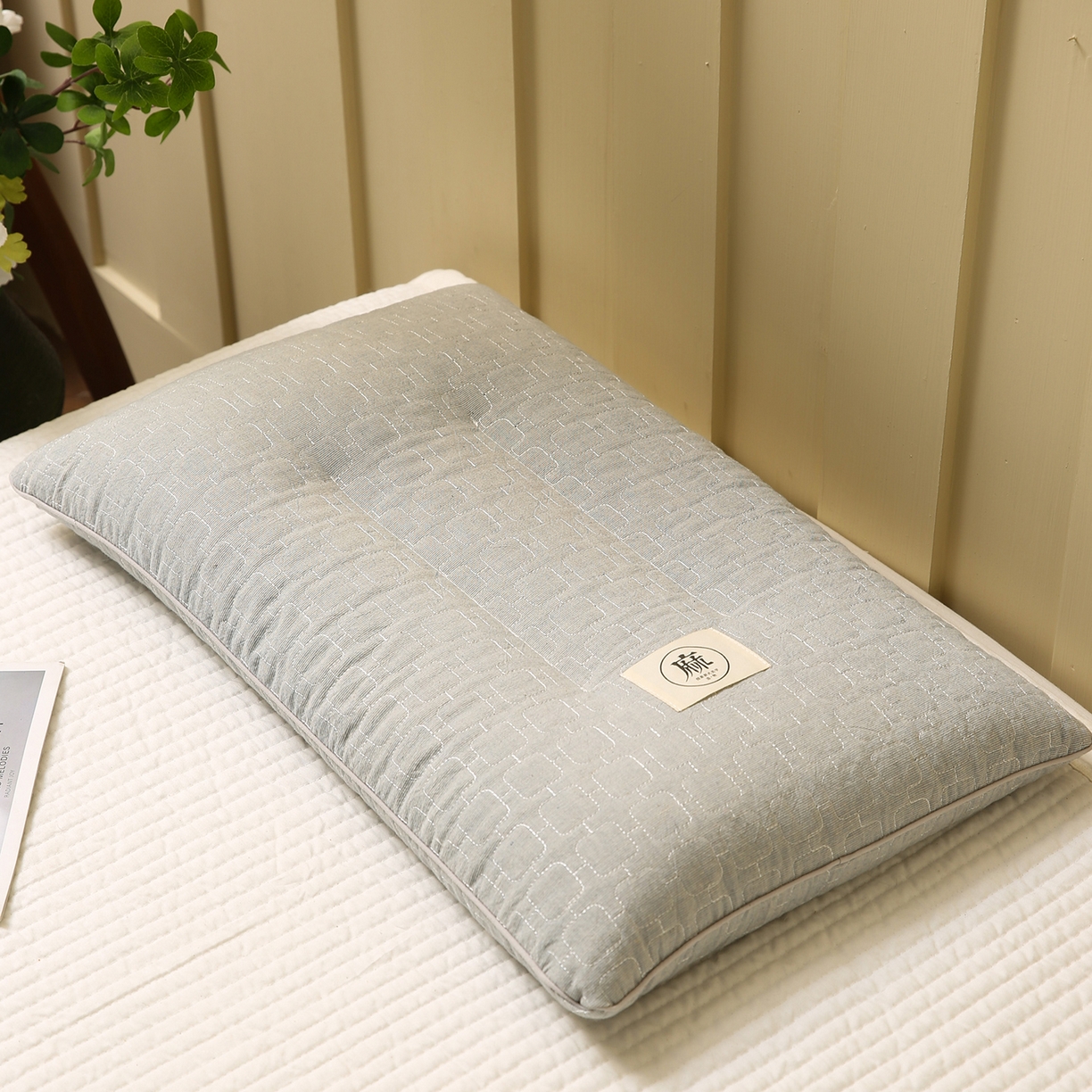 91家纺网 家纺一手货源 找家纺 梦叶草 2026新款夹棉分区护颈荞麦枕 三分区护颈荞麦枕-灰色