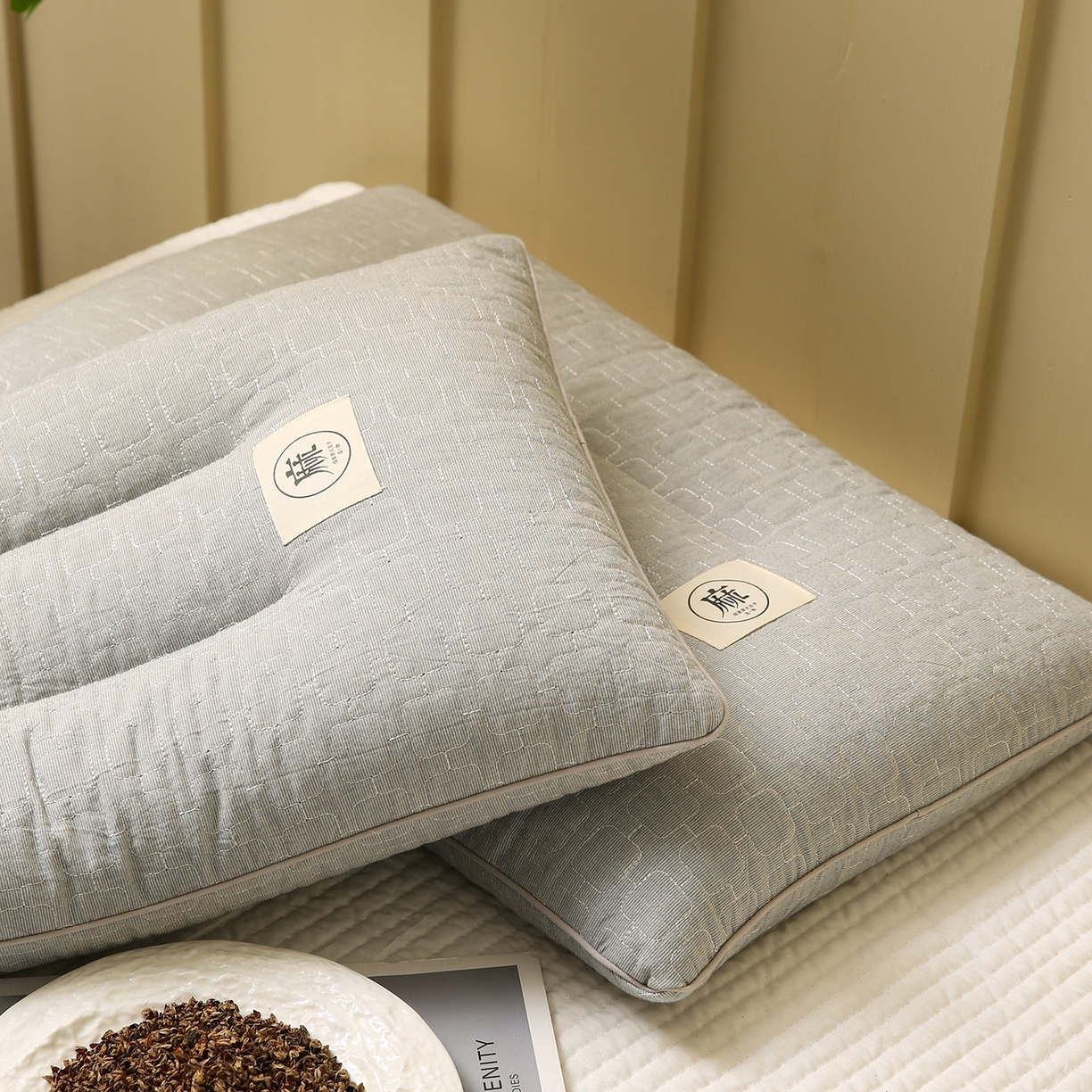 91家纺网 家纺一手货源 找家纺 梦叶草 2026新款夹棉分区护颈荞麦枕 三分区护颈荞麦枕-灰色