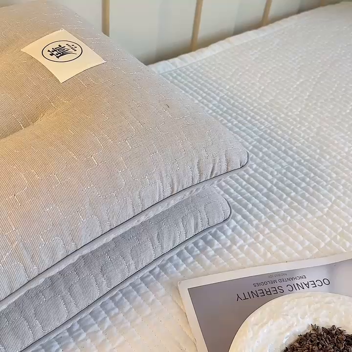 91家纺网 家纺一手货源 找家纺 梦叶草 2026新款夹棉分区护颈荞麦枕 三分区护颈荞麦枕-咖色