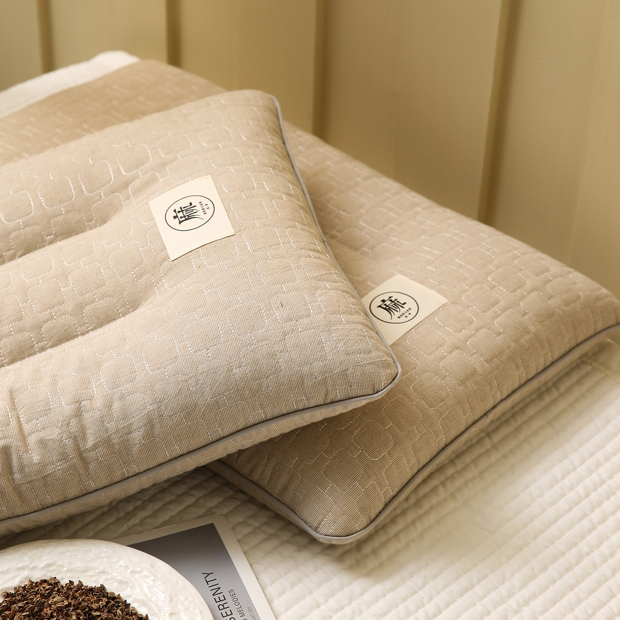 91家纺网 家纺一手货源 找家纺 梦叶草 2026新款夹棉分区护颈荞麦枕 三分区护颈荞麦枕-咖色