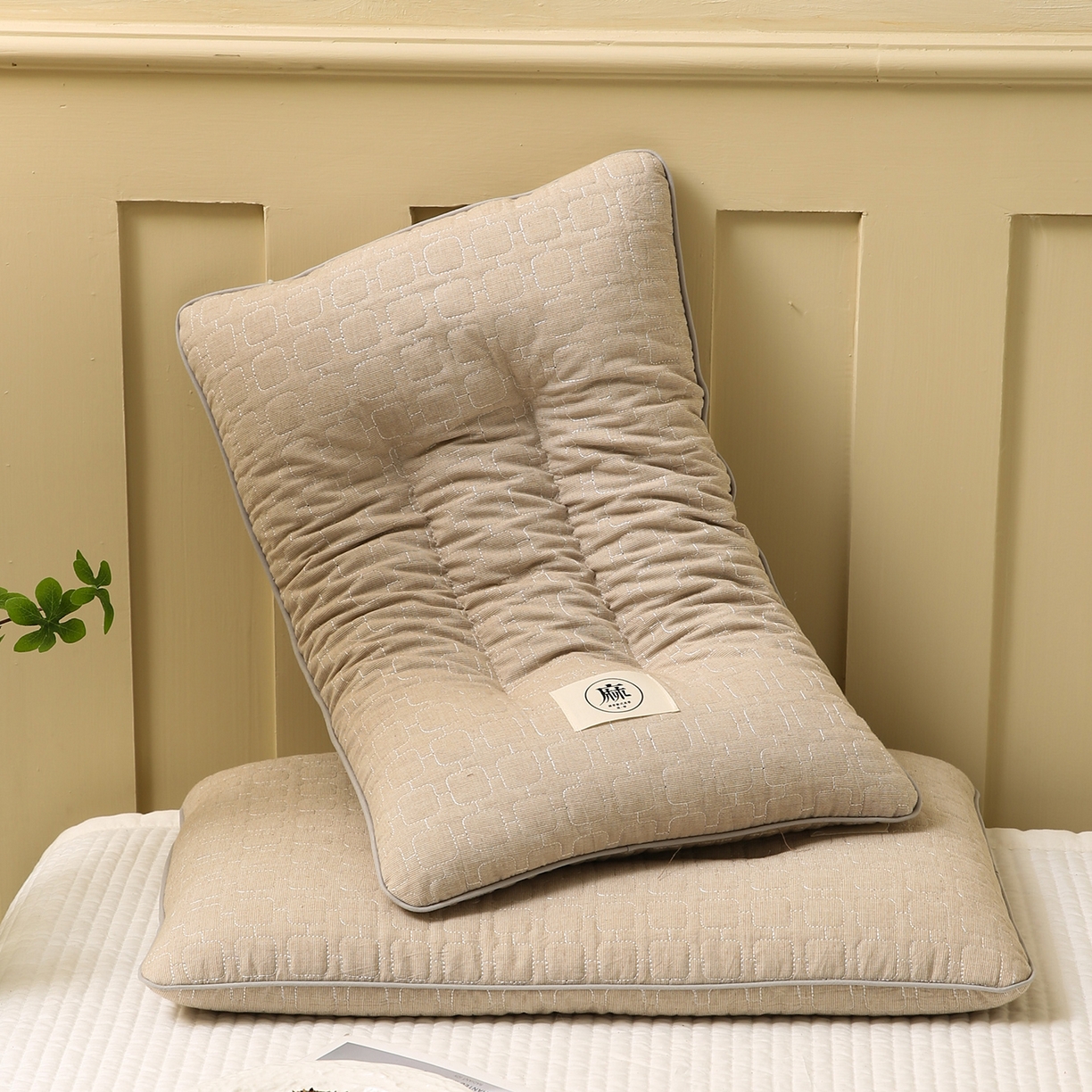 91家纺网 家纺一手货源 找家纺 梦叶草 2026新款夹棉分区护颈荞麦枕 三分区护颈荞麦枕-咖色