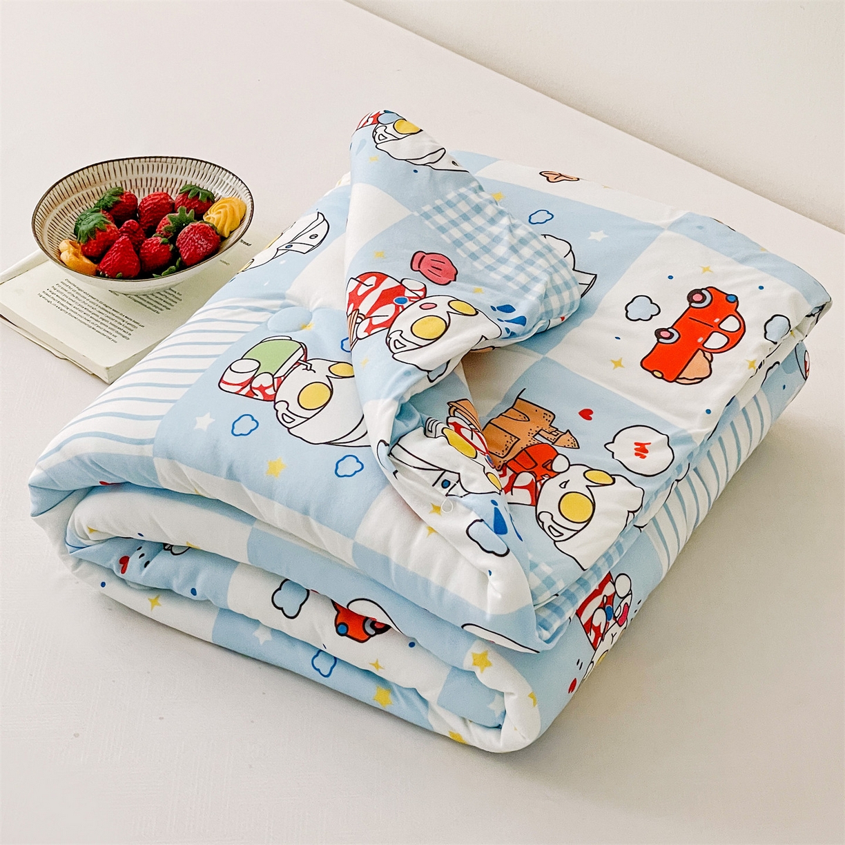 91家纺网 家纺一手货源 找家纺 名兮家居 2026新款A类经典奥特曼三丽鸥儿童针织棉夏凉被空调被【含防伪标】 针织夏被-小小艾斯