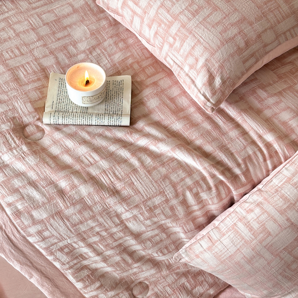 91家纺网 家纺一手货源 找家纺 如一 2026新款A类色织提花全棉双层纱水洗棉夏被夏凉被空调被四件套 浮光粉