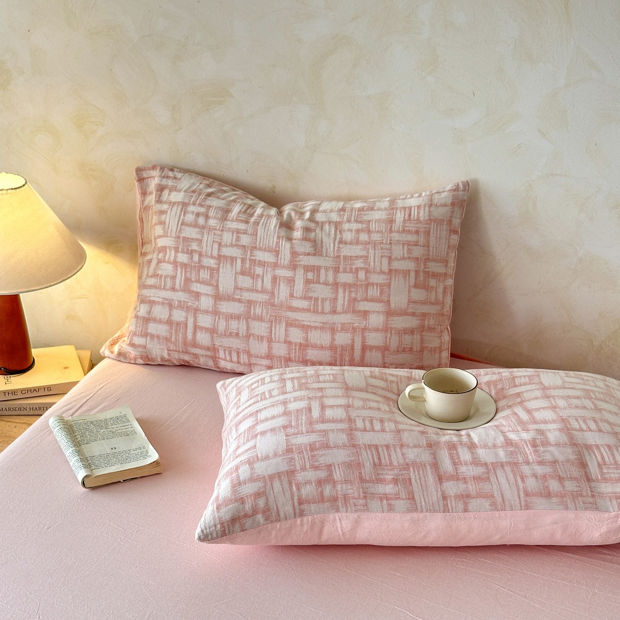 91家纺网 家纺一手货源 找家纺 如一 2026新款A类色织提花全棉双层纱水洗棉夏被夏凉被空调被四件套 浮光粉