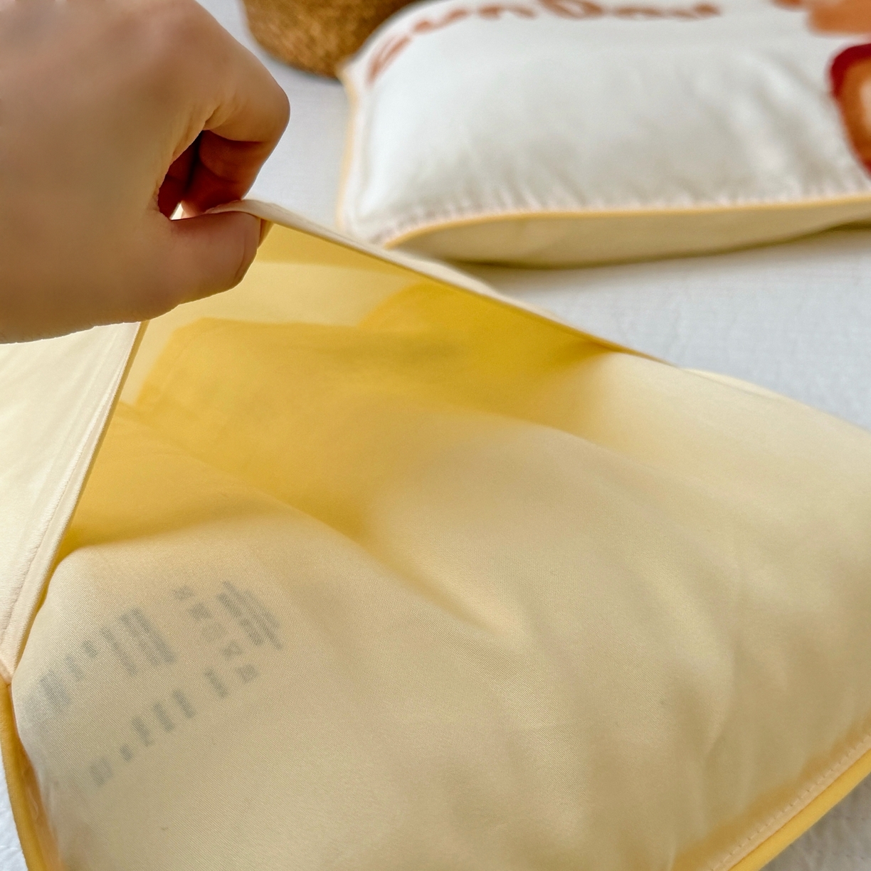 91家纺网 家纺一手货源 找家纺 萌宝家纺 2026新款60S兰精天丝儿童枕套幼儿园枕头枕芯（ins水彩卡通系列） 水彩-小熊