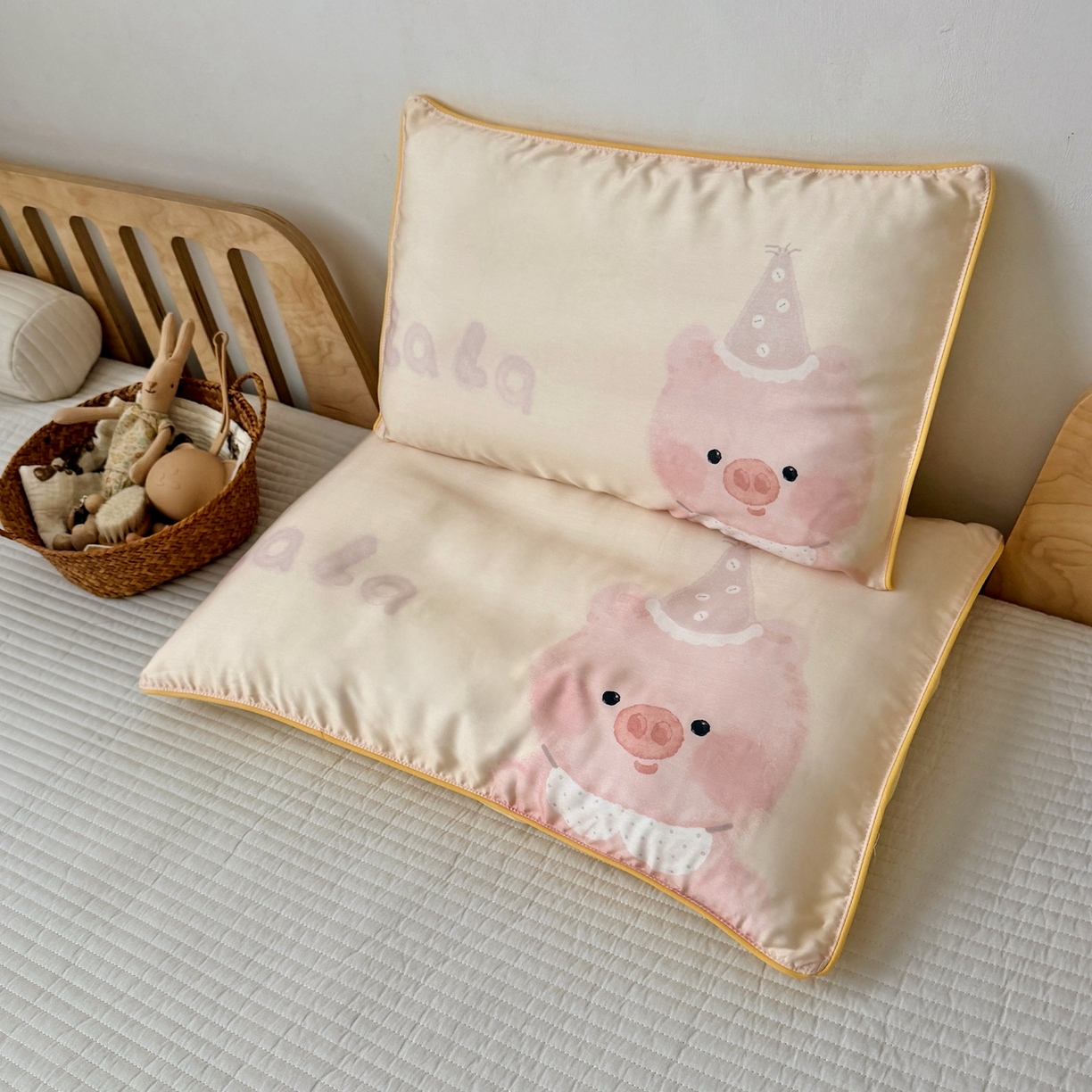 91家纺网 家纺一手货源 找家纺 萌宝家纺 2026新款60S兰精天丝儿童枕套幼儿园枕头枕芯（ins水彩卡通系列） 水彩-小猪