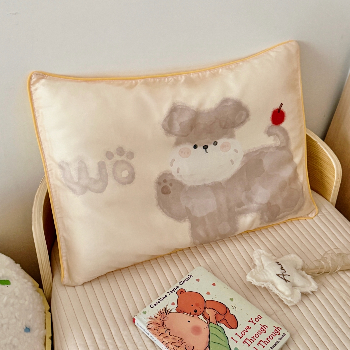 91家纺网 家纺一手货源 找家纺 萌宝家纺 2026新款60S兰精天丝儿童枕套幼儿园枕头枕芯（ins水彩卡通系列） 水彩-苹果小狗