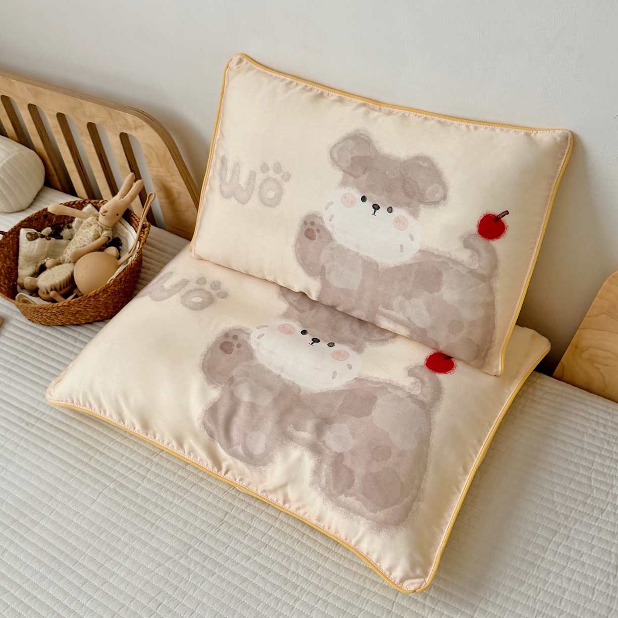 91家纺网 家纺一手货源 找家纺 萌宝家纺 2026新款60S兰精天丝儿童枕套幼儿园枕头枕芯（ins水彩卡通系列） 水彩-苹果小狗