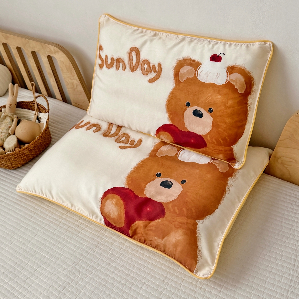 91家纺网 家纺一手货源 找家纺 萌宝家纺 2026新款60S兰精天丝儿童枕套幼儿园枕头枕芯（ins水彩卡通系列） 水彩-小熊