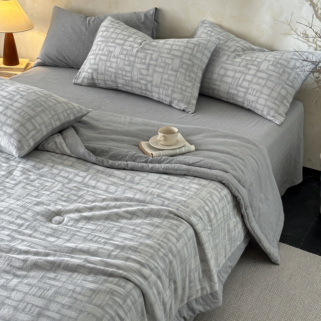 91家纺网 家纺一手货源 找家纺 如一 2026新款A类色织提花全棉双层纱水洗棉夏被夏凉被空调被四件套 浮光灰