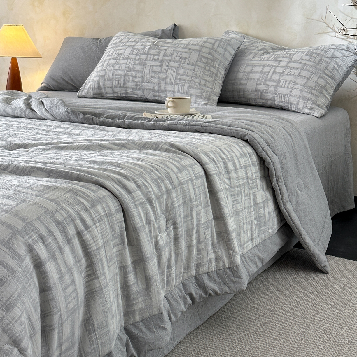 91家纺网 家纺一手货源 找家纺 如一 2026新款A类色织提花全棉双层纱水洗棉夏被夏凉被空调被四件套 浮光灰