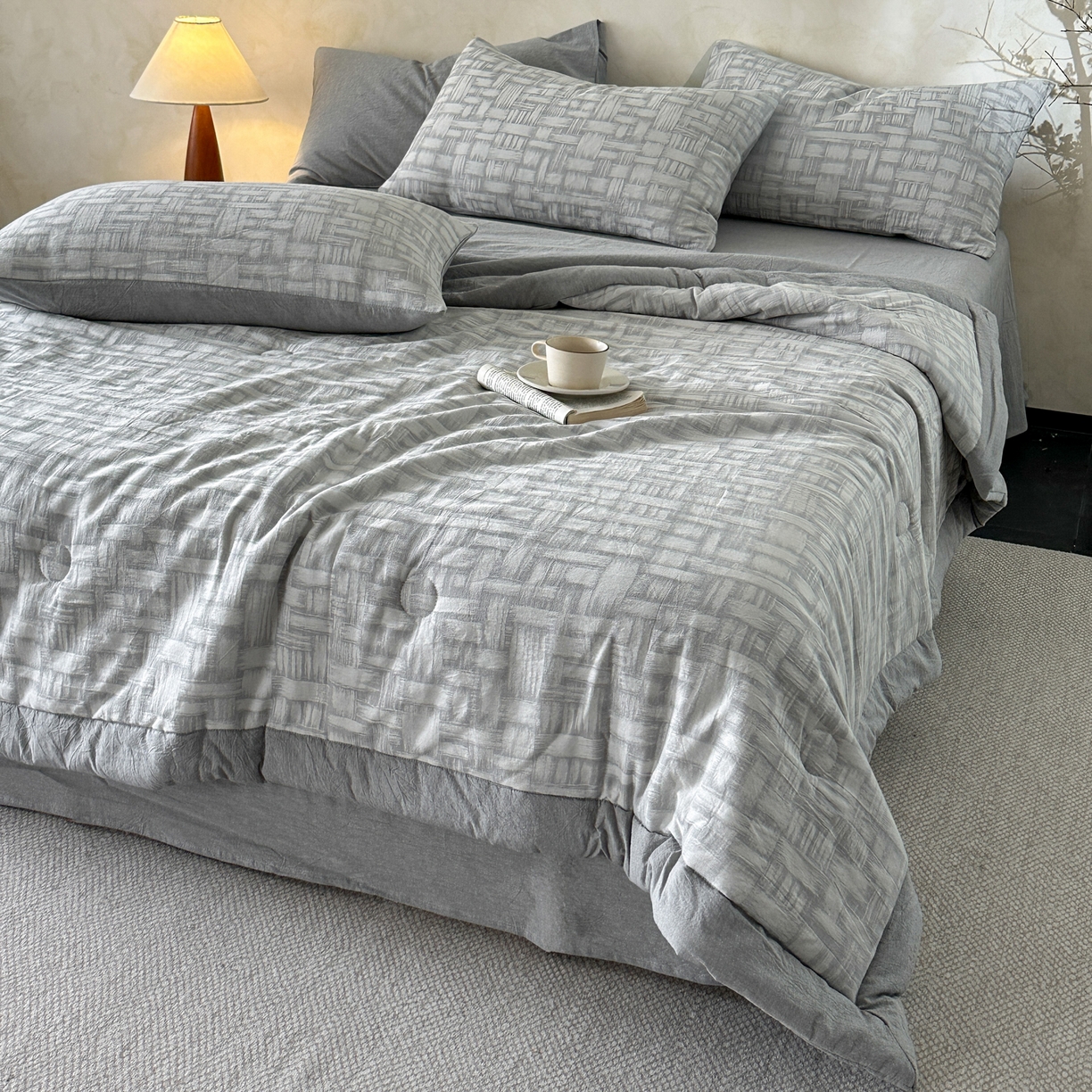 91家纺网 家纺一手货源 找家纺 如一 2026新款A类色织提花全棉双层纱水洗棉夏被夏凉被空调被四件套 浮光灰