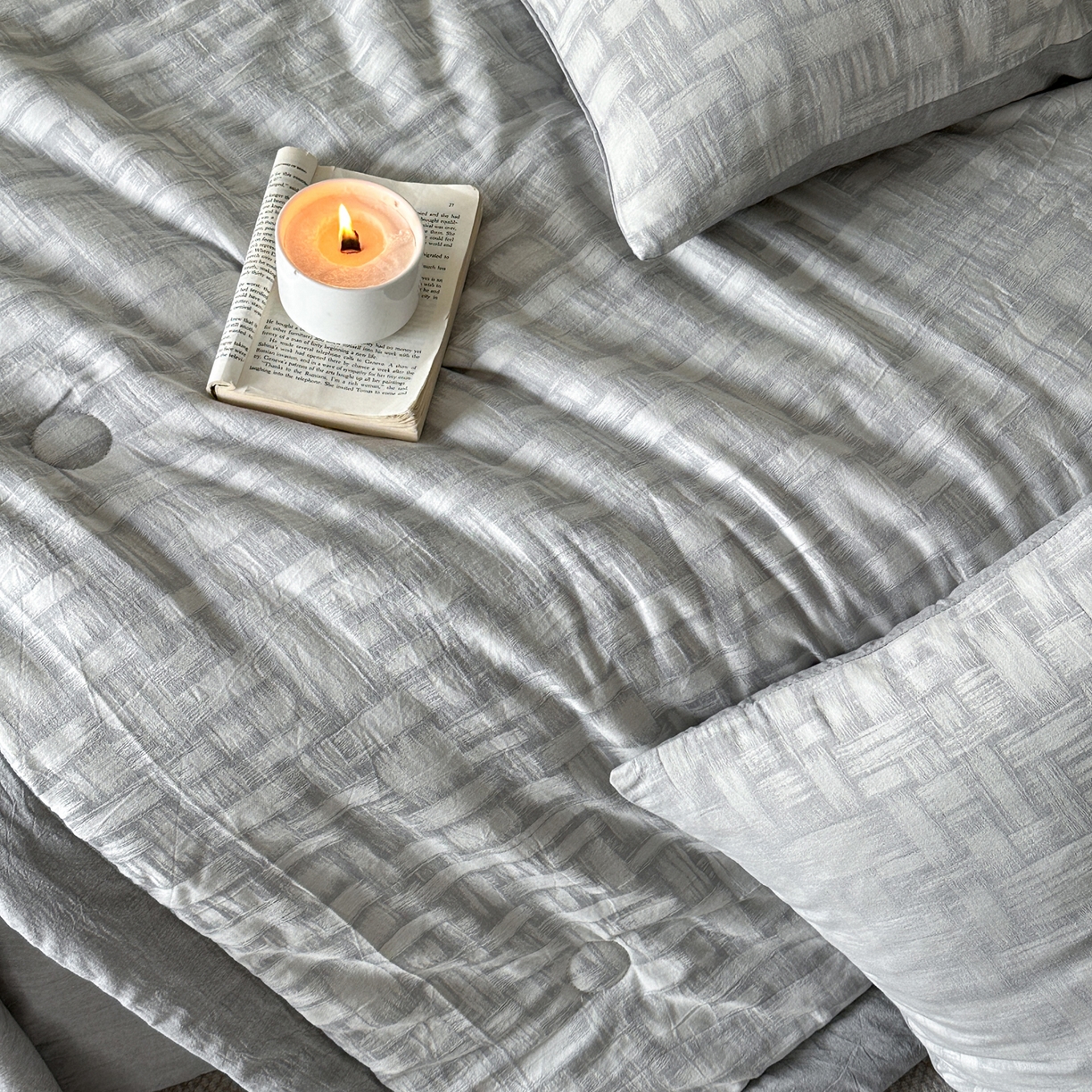 91家纺网 家纺一手货源 找家纺 如一 2026新款A类色织提花全棉双层纱水洗棉夏被夏凉被空调被四件套 浮光灰