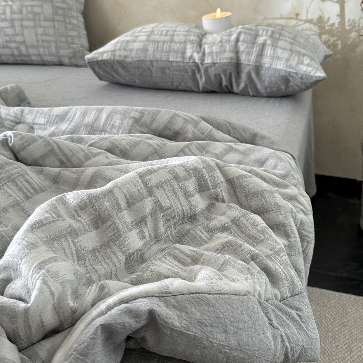 91家纺网 家纺一手货源 找家纺 如一 2026新款A类色织提花全棉双层纱水洗棉夏被夏凉被空调被四件套 浮光灰