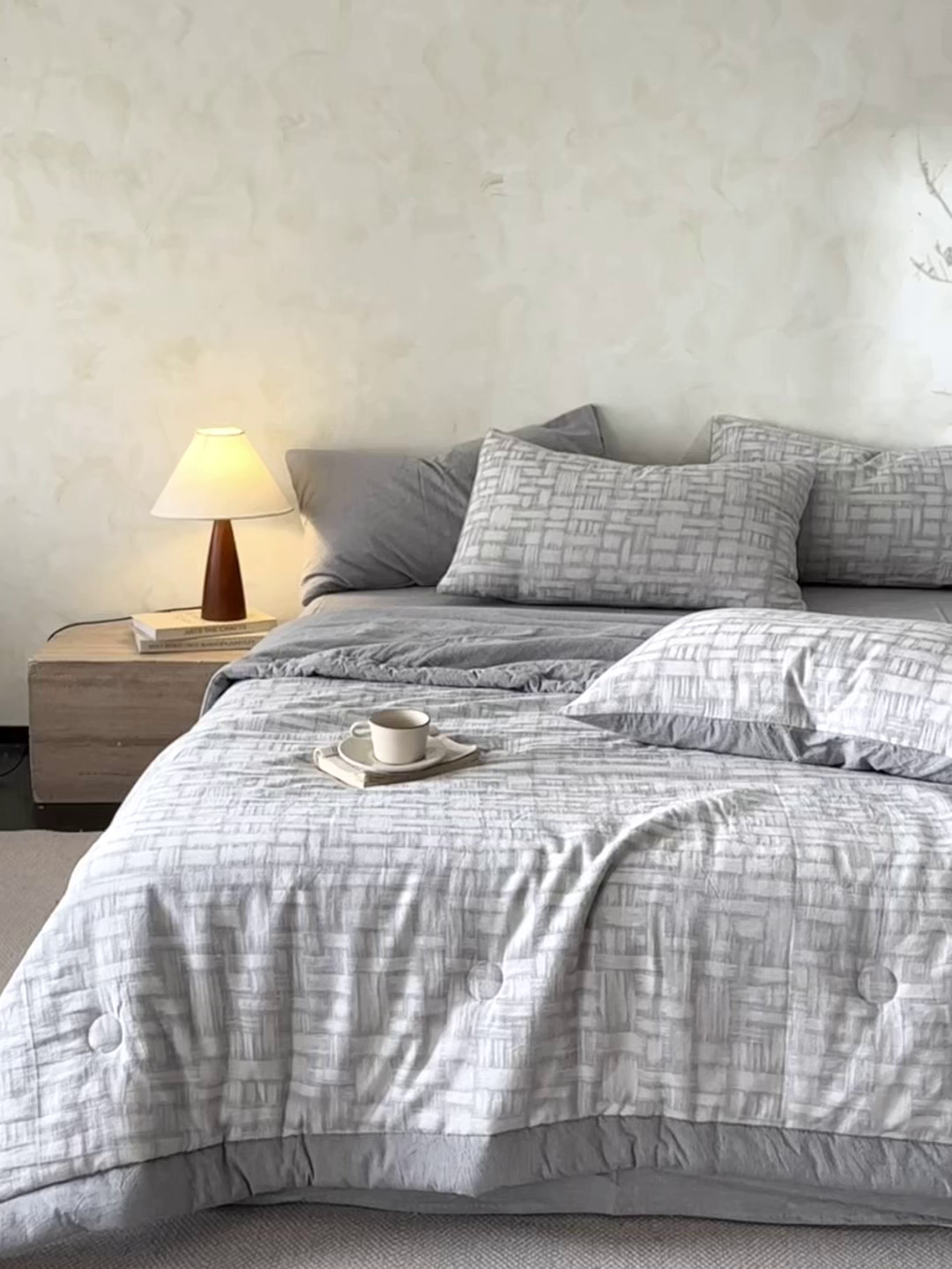 91家纺网 家纺一手货源 找家纺 如一 2026新款A类色织提花全棉双层纱水洗棉夏被夏凉被空调被四件套 浮光灰