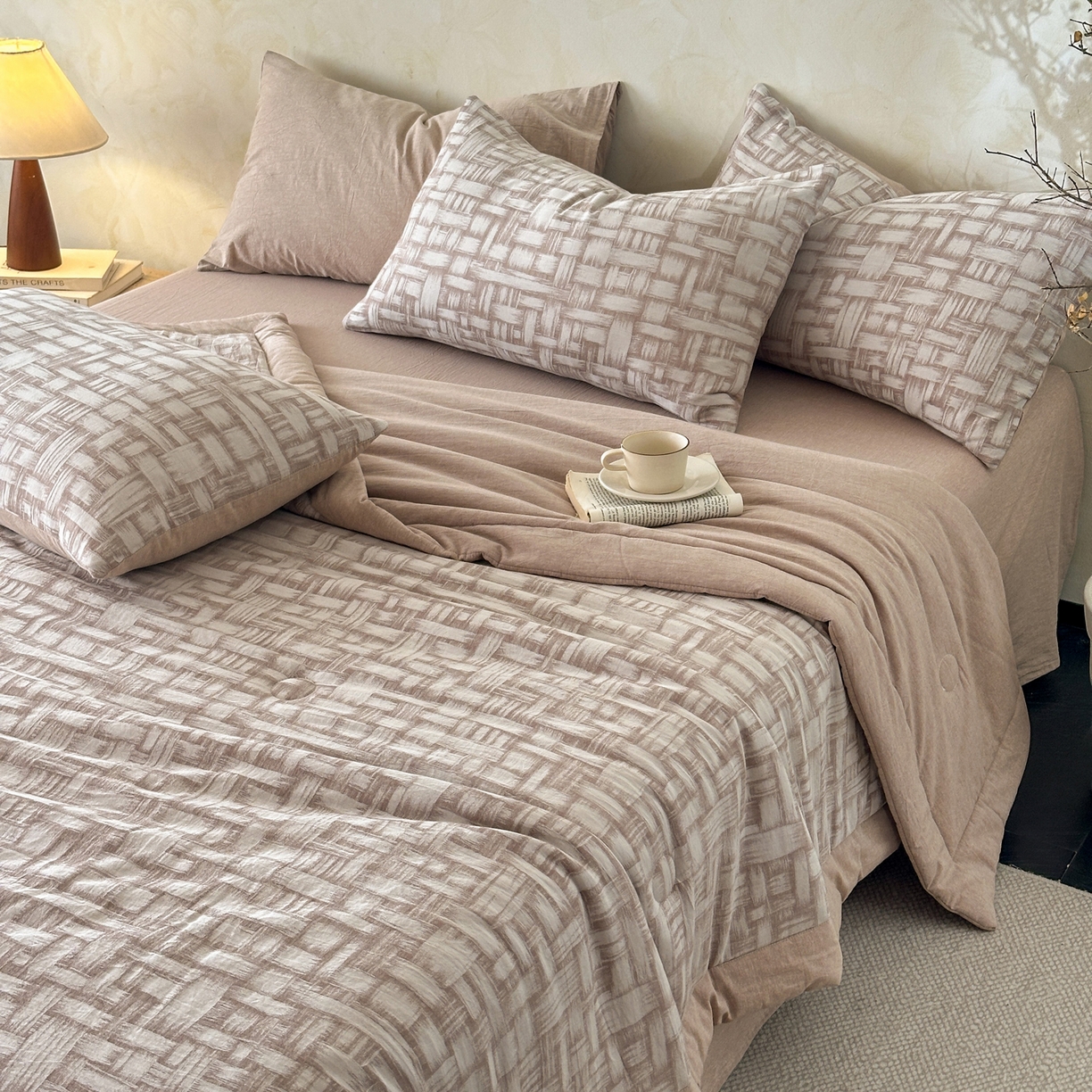 91家纺网 家纺一手货源 找家纺 如一 2026新款A类色织提花全棉双层纱水洗棉夏被夏凉被空调被四件套 浮光咖