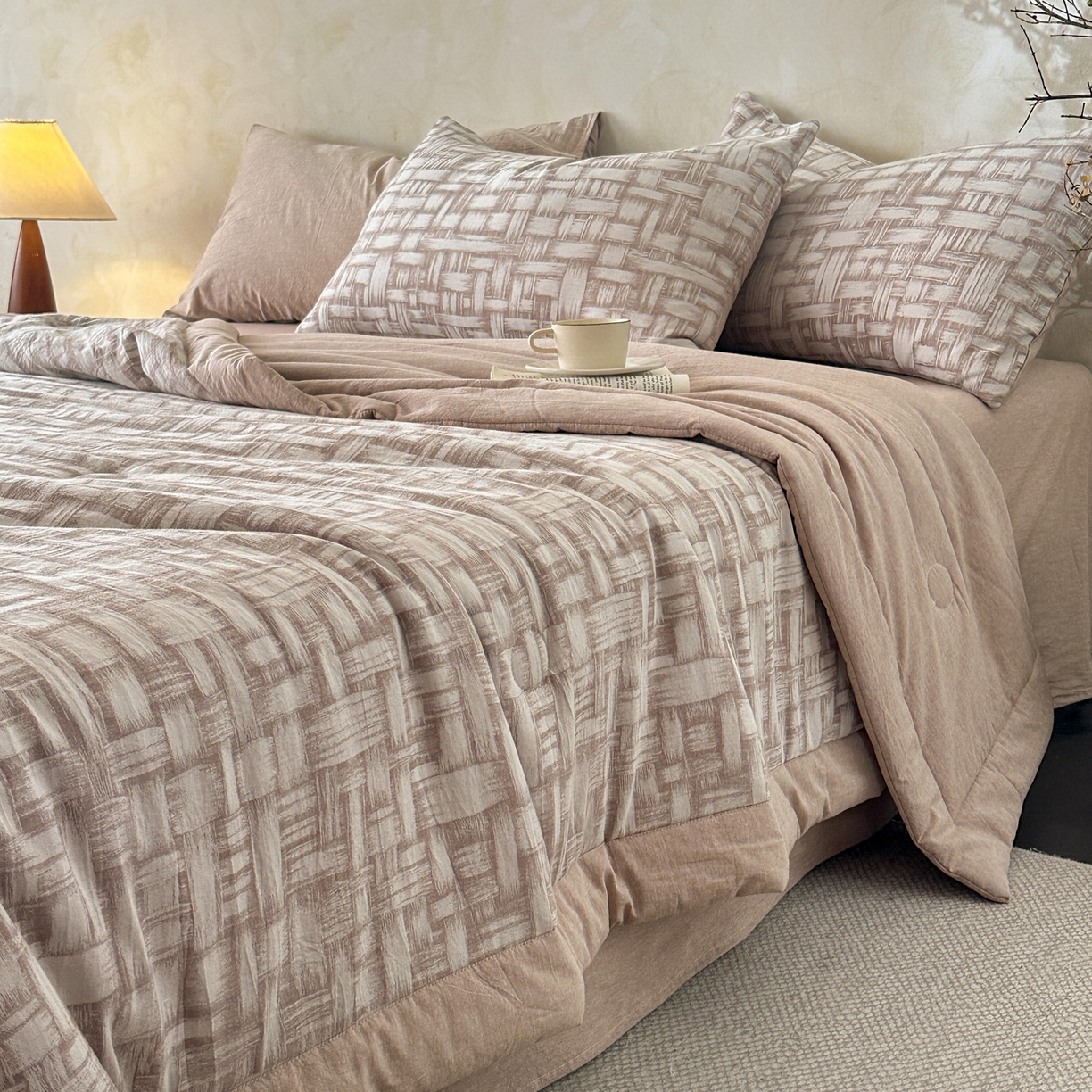 91家纺网 家纺一手货源 找家纺 如一 2026新款A类色织提花全棉双层纱水洗棉夏被夏凉被空调被四件套 浮光咖