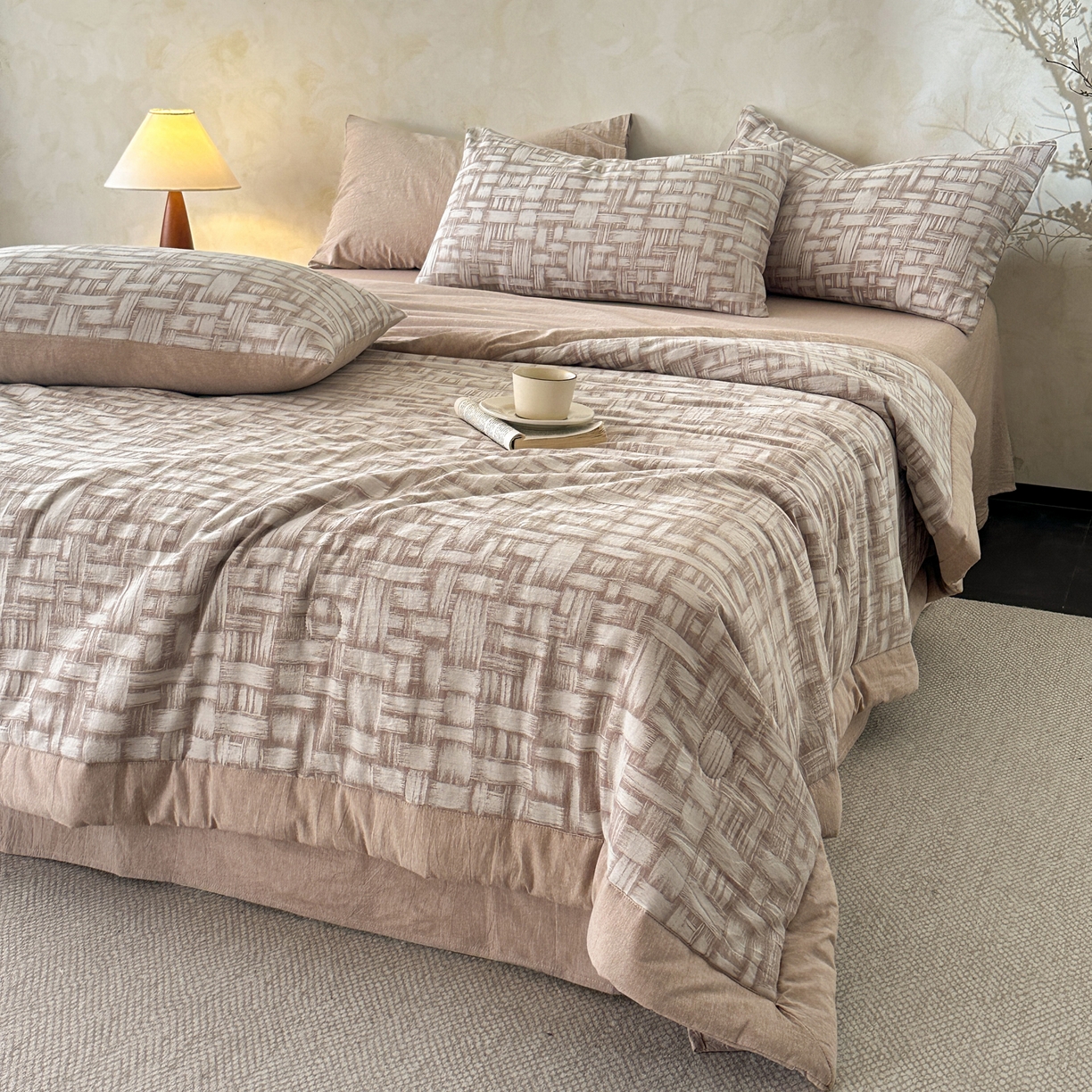 91家纺网 家纺一手货源 找家纺 如一 2026新款A类色织提花全棉双层纱水洗棉夏被夏凉被空调被四件套 浮光咖