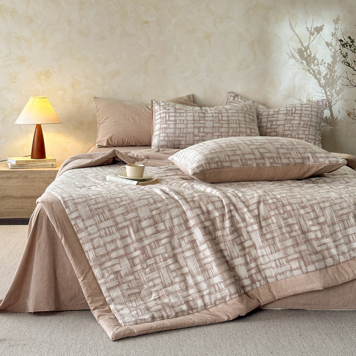 91家纺网 家纺一手货源 找家纺 如一 2026新款A类色织提花全棉双层纱水洗棉夏被夏凉被空调被四件套 浮光咖