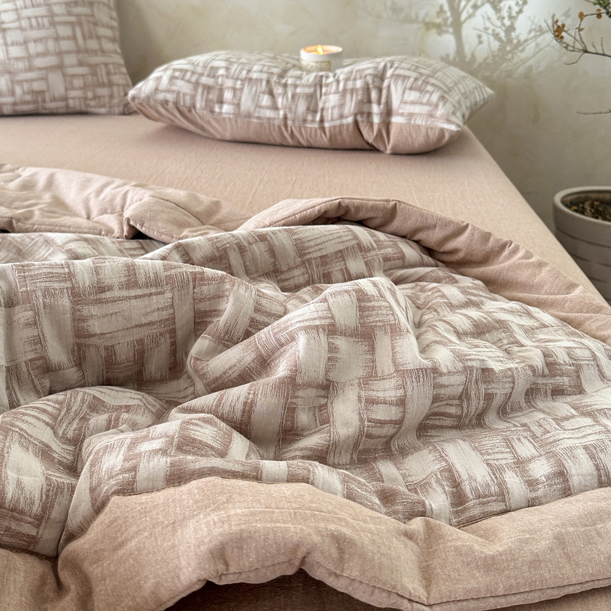 91家纺网 家纺一手货源 找家纺 如一 2026新款A类色织提花全棉双层纱水洗棉夏被夏凉被空调被四件套 浮光咖