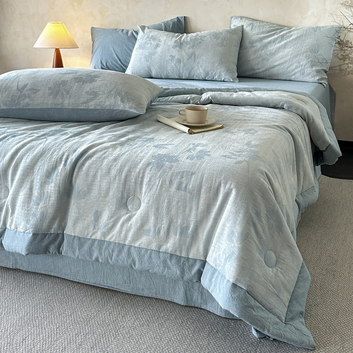 91家纺网 家纺一手货源 找家纺 如一 2026新款A类色织提花全棉双层纱水洗棉夏被夏凉被空调被四件套 兰序蓝