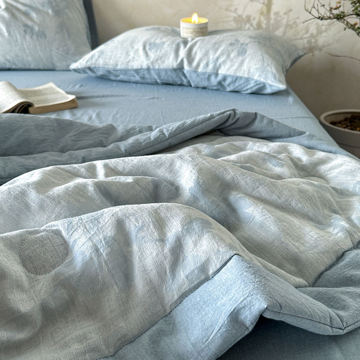 91家纺网 家纺一手货源 找家纺 如一 2026新款A类色织提花全棉双层纱水洗棉夏被夏凉被空调被四件套 兰序蓝