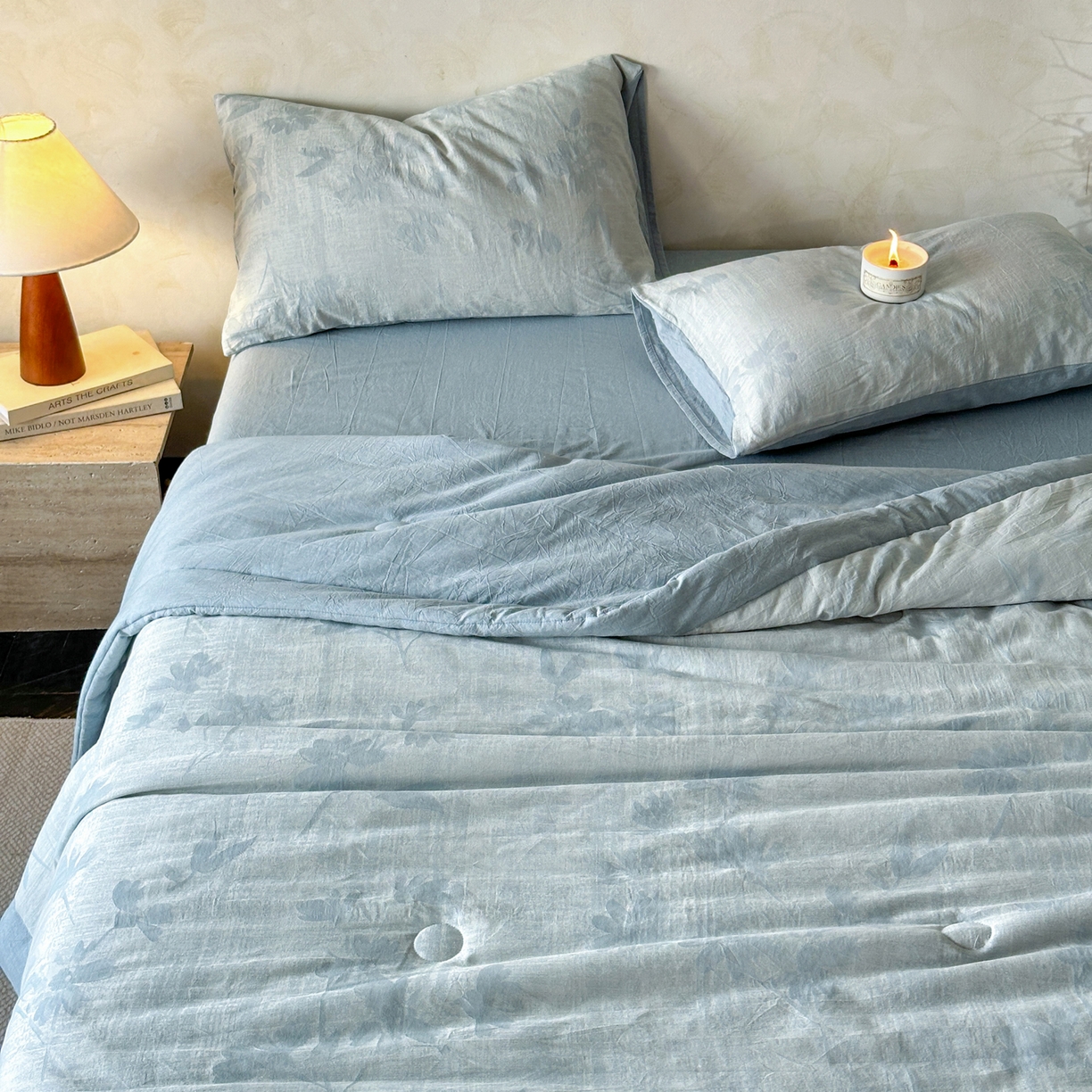 91家纺网 家纺一手货源 找家纺 如一 2026新款A类色织提花全棉双层纱水洗棉夏被夏凉被空调被四件套 兰序蓝