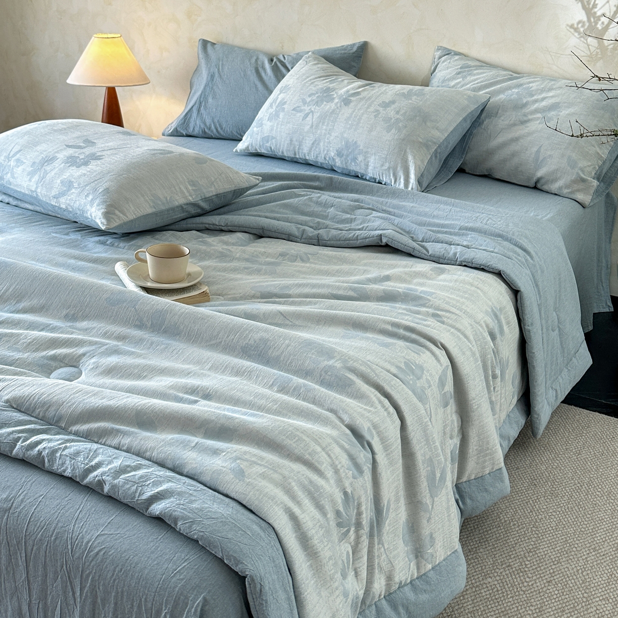 91家纺网 家纺一手货源 找家纺 如一 2026新款A类色织提花全棉双层纱水洗棉夏被夏凉被空调被四件套 兰序蓝