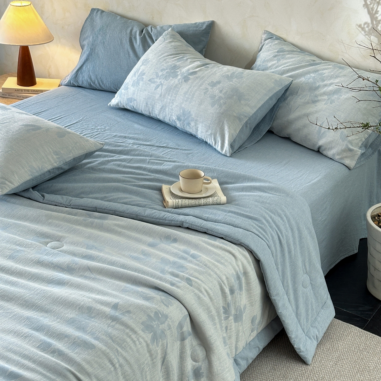 91家纺网 家纺一手货源 找家纺 如一 2026新款A类色织提花全棉双层纱水洗棉夏被夏凉被空调被四件套 兰序蓝