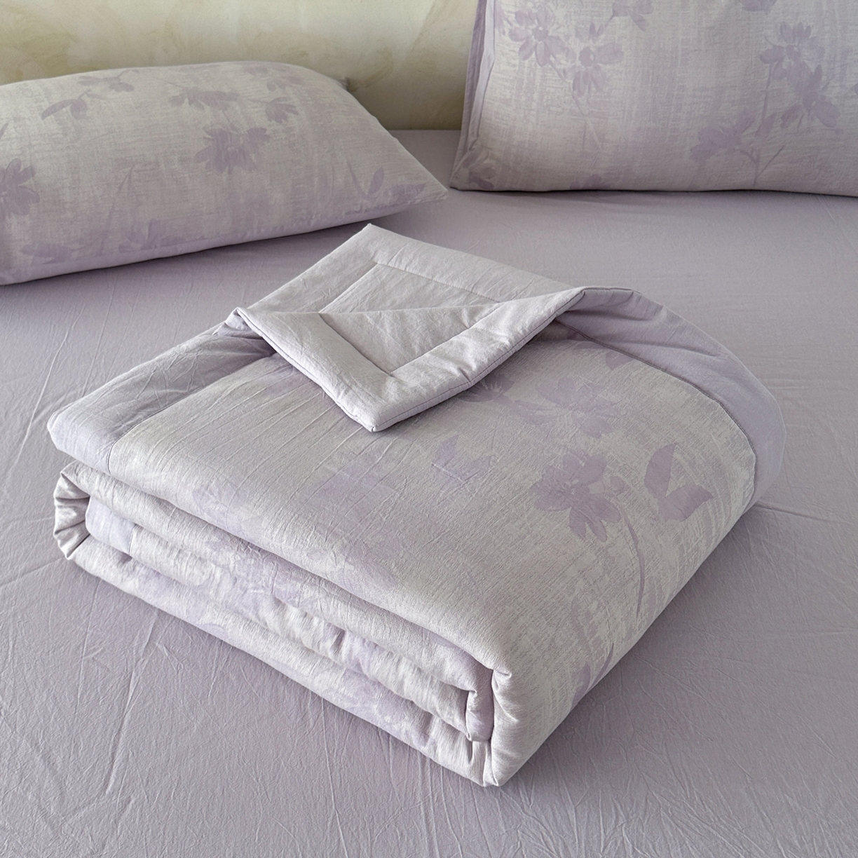 91家纺网 家纺一手货源 找家纺 如一 2026新款A类色织提花全棉双层纱水洗棉夏被夏凉被空调被四件套 兰序紫