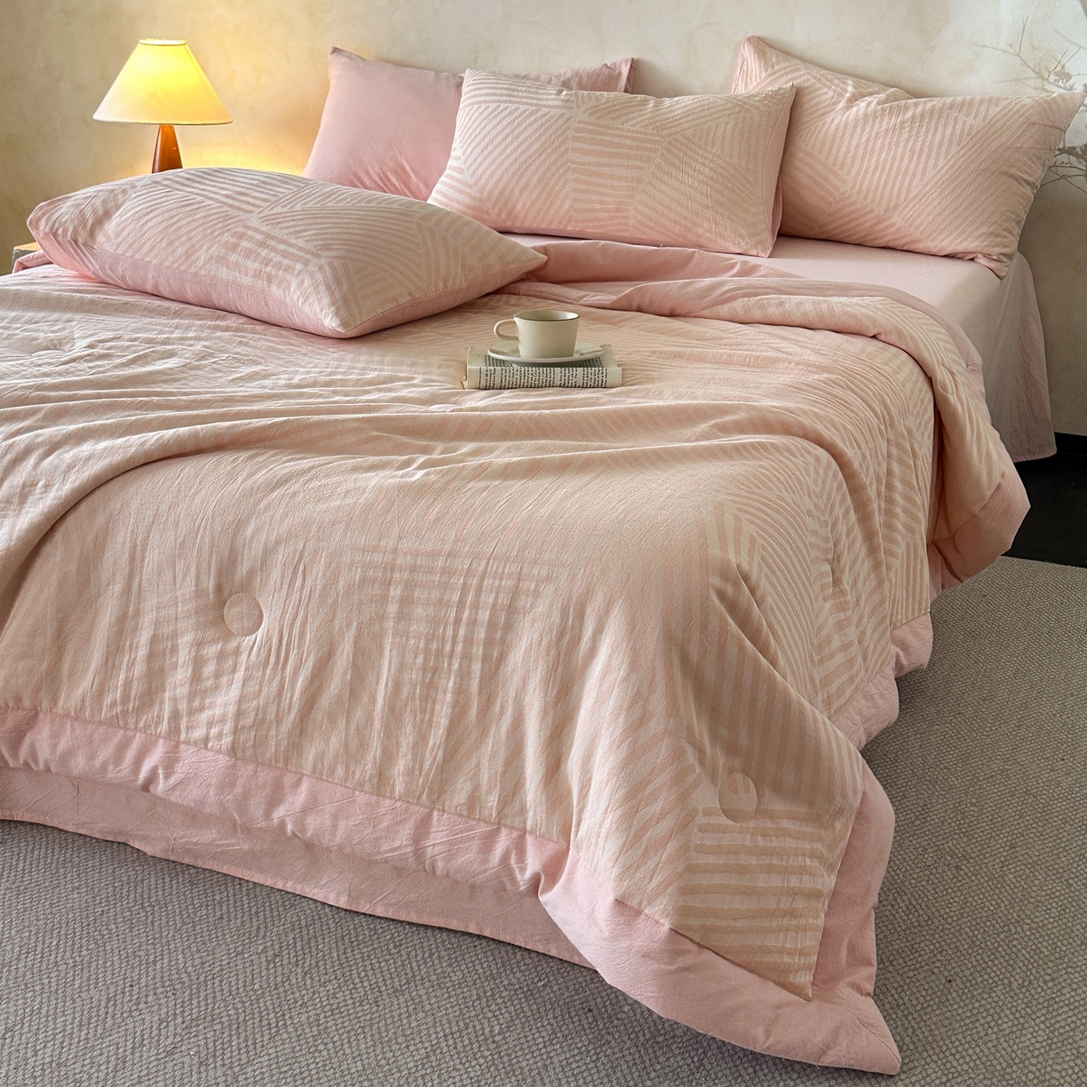 91家纺网 家纺一手货源 找家纺 如一 2026新款A类色织提花全棉双层纱水洗棉夏被夏凉被空调被四件套 序章粉