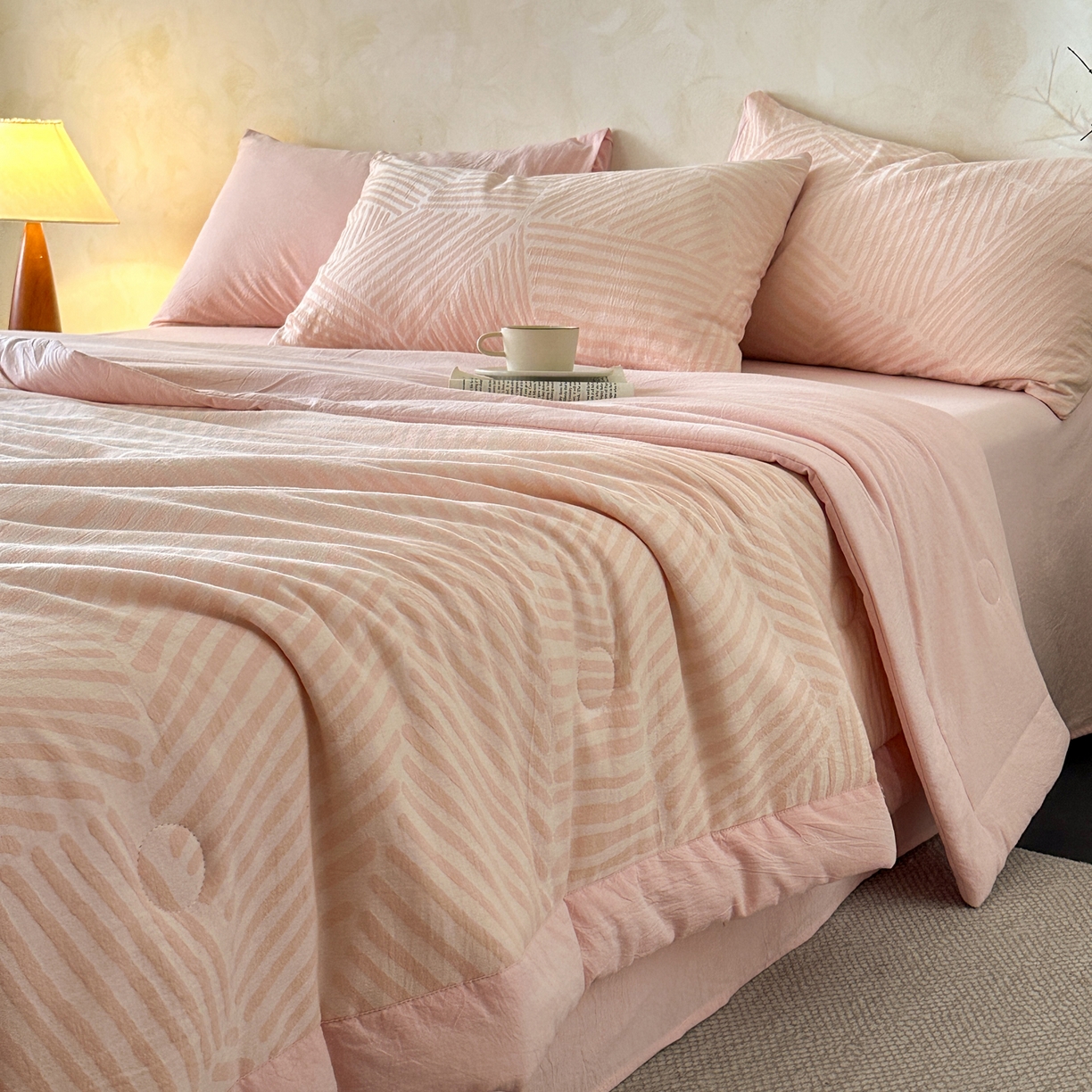 91家纺网 家纺一手货源 找家纺 如一 2026新款A类色织提花全棉双层纱水洗棉夏被夏凉被空调被四件套 序章粉