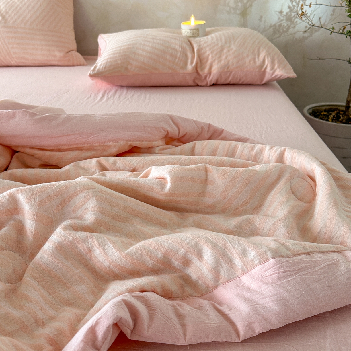 91家纺网 家纺一手货源 找家纺 如一 2026新款A类色织提花全棉双层纱水洗棉夏被夏凉被空调被四件套 序章粉