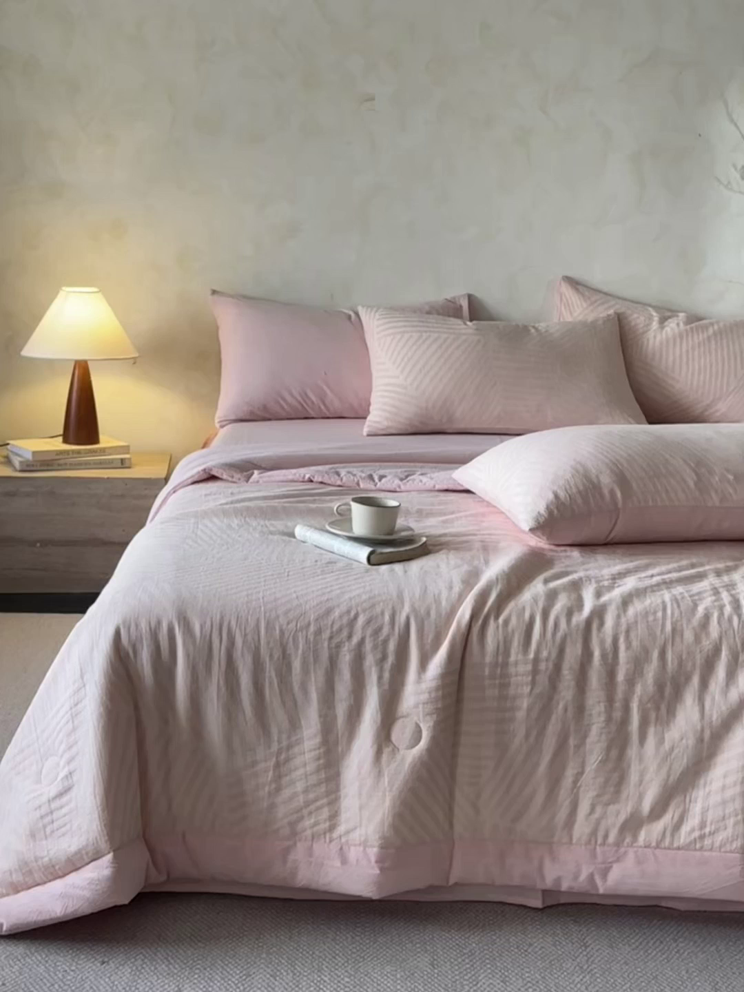 91家纺网 家纺一手货源 找家纺 如一 2026新款A类色织提花全棉双层纱水洗棉夏被夏凉被空调被四件套 序章粉