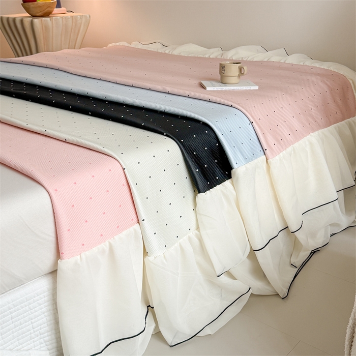 91家纺网 家纺一手货源 找家纺 （总）吾欢心 2026夏季新款甜梦系列PE凉感提花凉席430克高克重蕾丝床裙款冰丝软席三件套