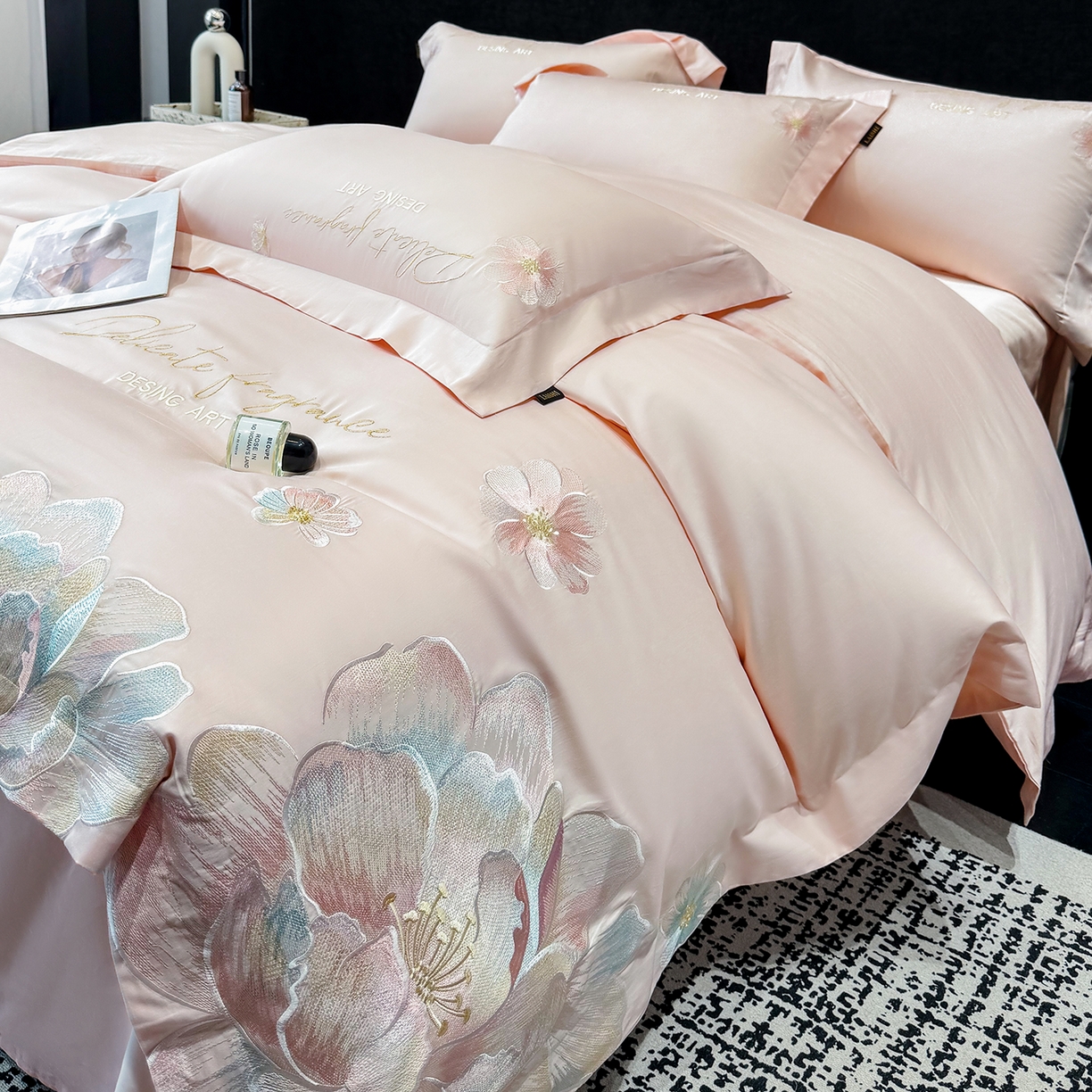 91家纺网 家纺一手货源 找家纺 （总）欣宜家纺 2026春夏新款A类50支贡缎长绒棉纯棉刺绣轻奢绣花四件套-花枝里