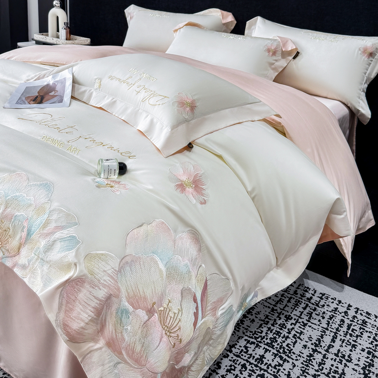 91家纺网 家纺一手货源 找家纺 欣宜家纺 2026春夏新款A类50支贡缎长绒棉纯棉刺绣轻奢绣花四件套-花枝里 花枝里 白拼粉