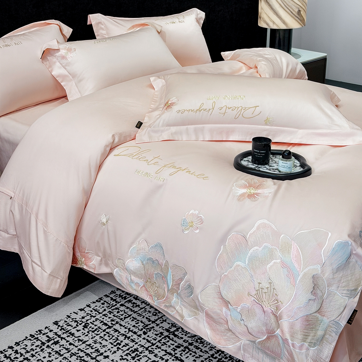 91家纺网 家纺一手货源 找家纺 欣宜家纺 2026春夏新款A类50支贡缎长绒棉纯棉刺绣轻奢绣花四件套-花枝里 花枝里 轻奢粉