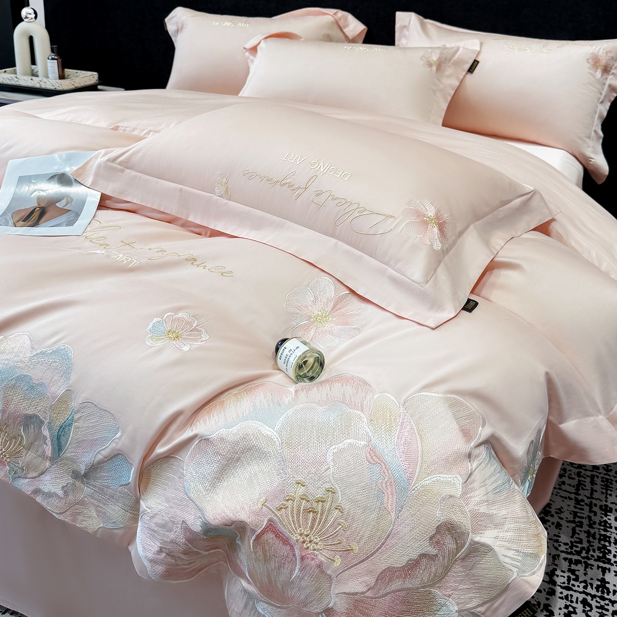 91家纺网 家纺一手货源 找家纺 欣宜家纺 2026春夏新款A类50支贡缎长绒棉纯棉刺绣轻奢绣花四件套-花枝里 花枝里 轻奢粉