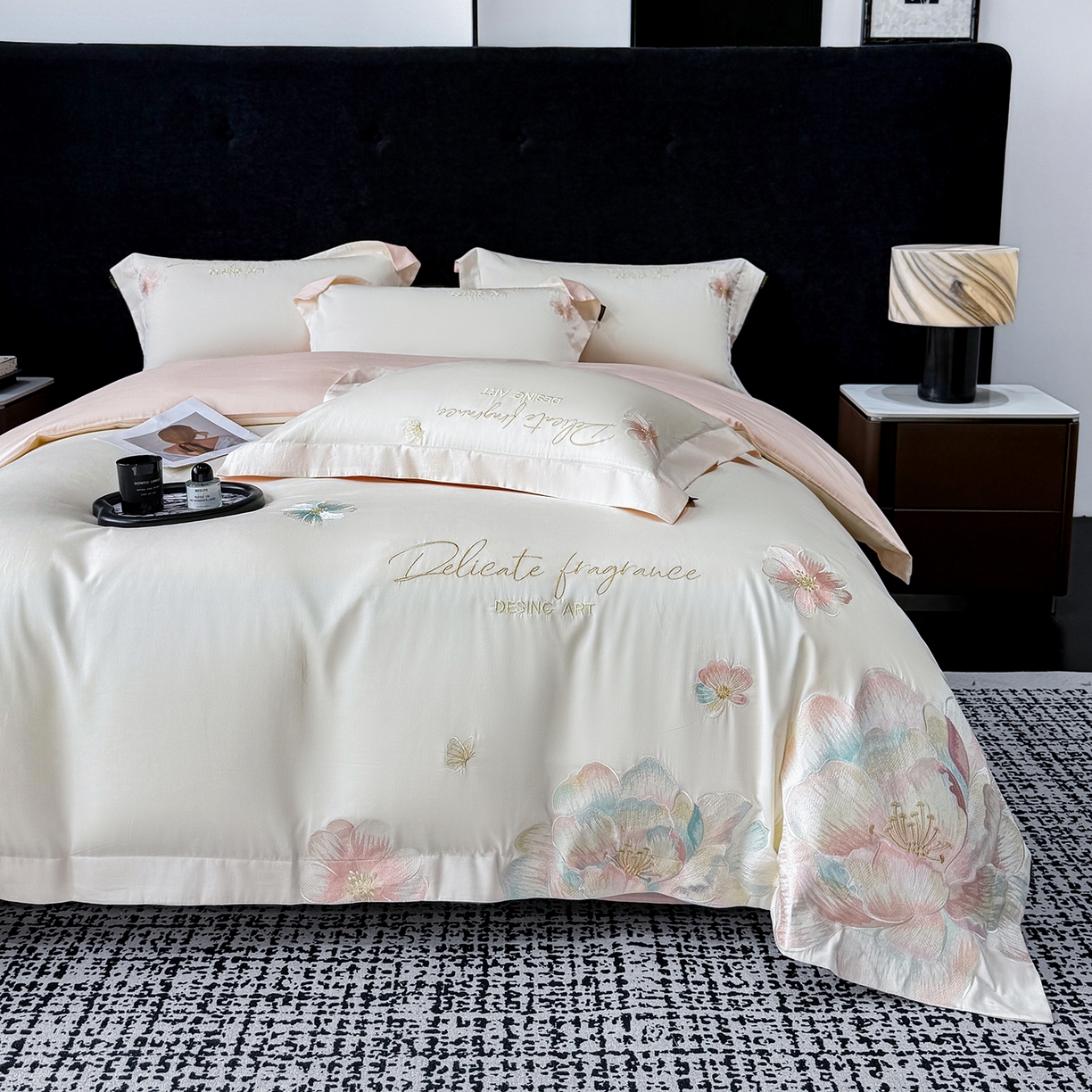 91家纺网 家纺一手货源 找家纺 欣宜家纺 2026春夏新款A类50支贡缎长绒棉纯棉刺绣轻奢绣花四件套-花枝里 花枝里 白拼粉