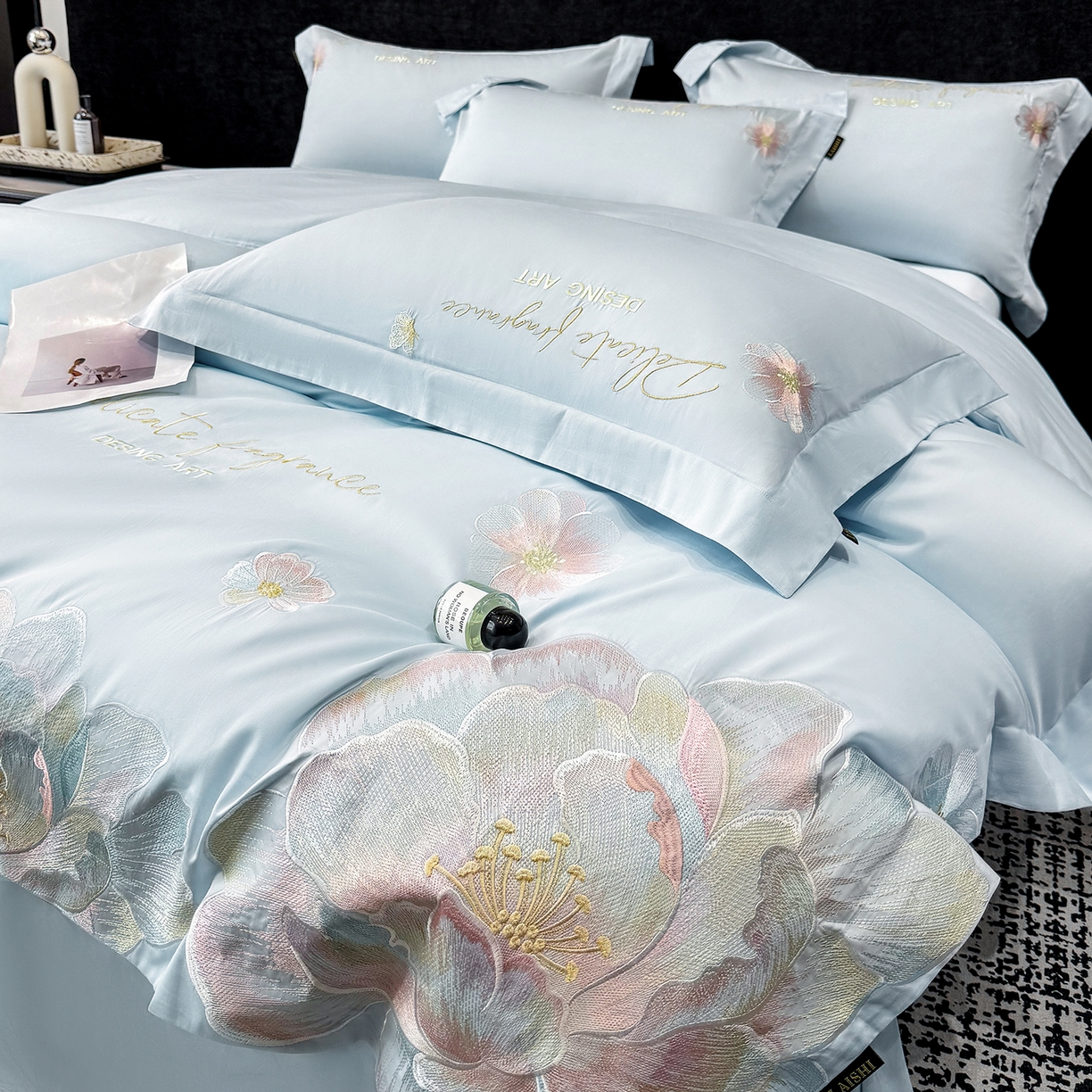 91家纺网 家纺一手货源 找家纺 欣宜家纺 2026春夏新款A类50支贡缎长绒棉纯棉刺绣轻奢绣花四件套-花枝里 花枝里 天空蓝