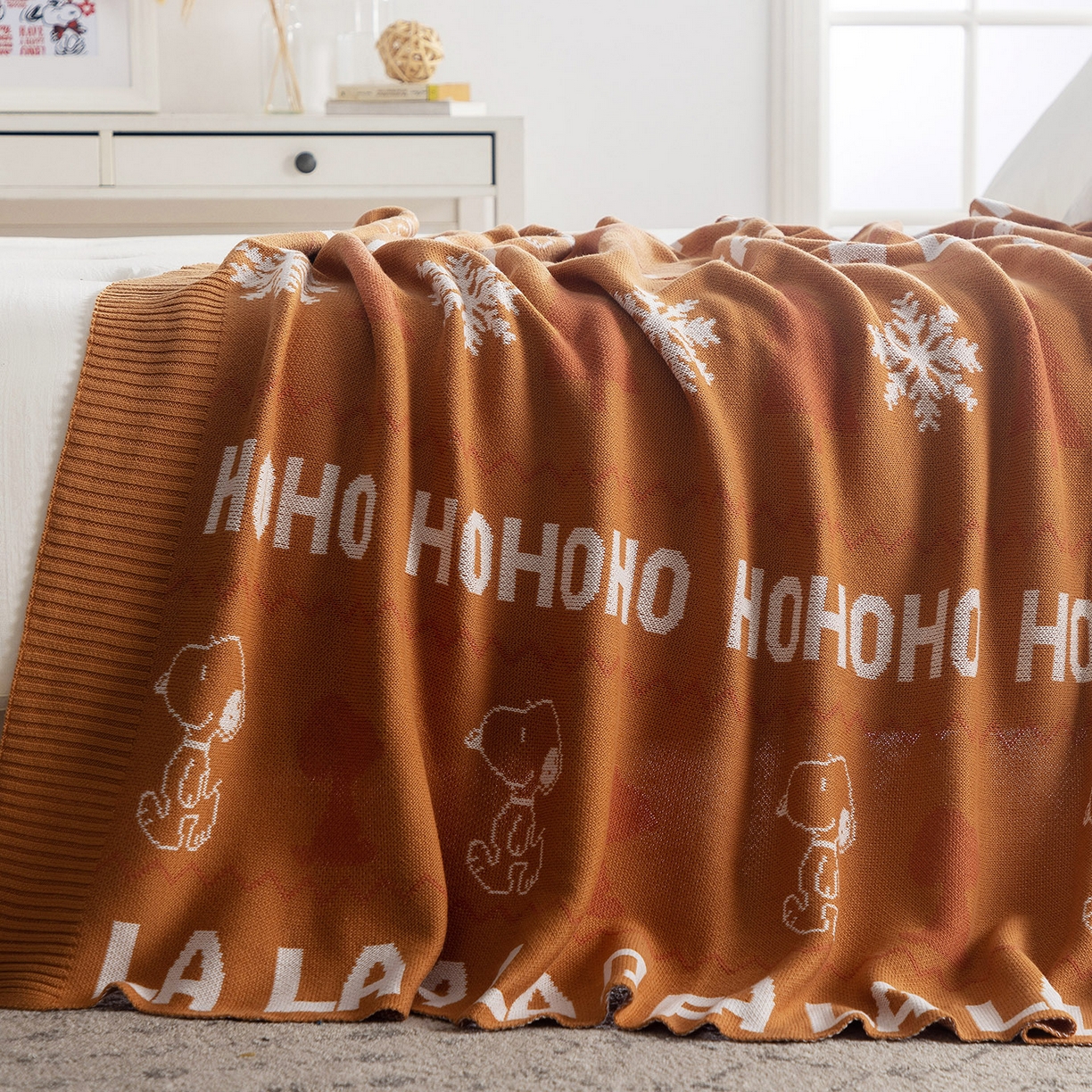 91家纺网 家纺一手货源 找家纺 栩裕纺织 2026新款史努比SNOOPY正版授权独家全棉针织毯多功能针织盖毯 史努比-红棕暖冬