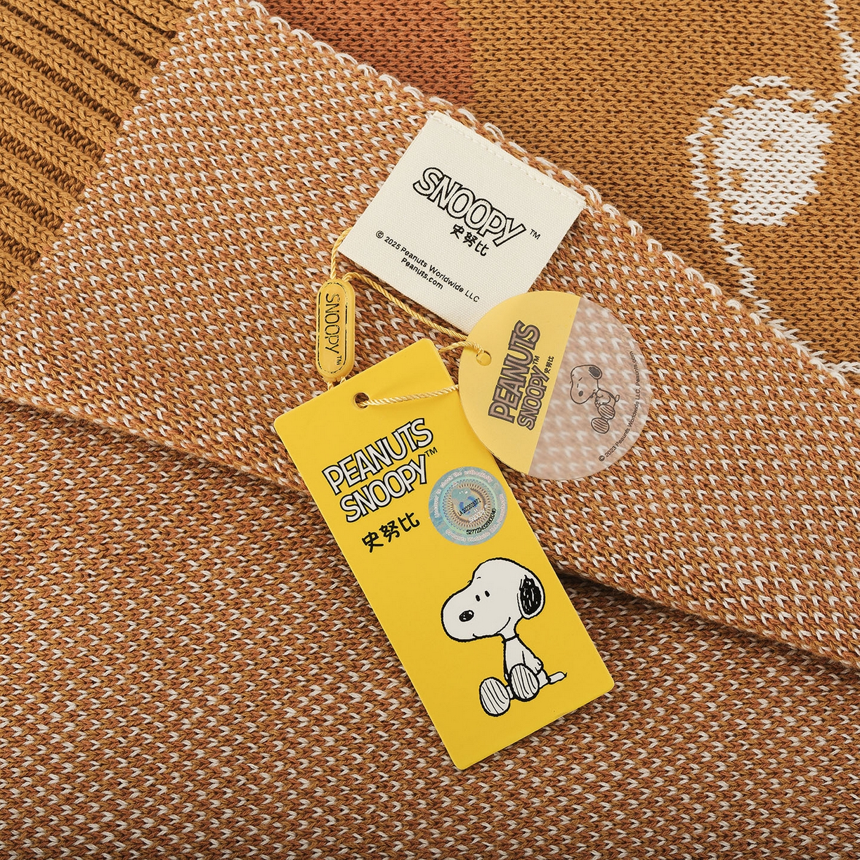 91家纺网 家纺一手货源 找家纺 栩裕纺织 2026新款史努比SNOOPY正版授权独家全棉针织毯多功能针织盖毯 史努比-红棕暖冬