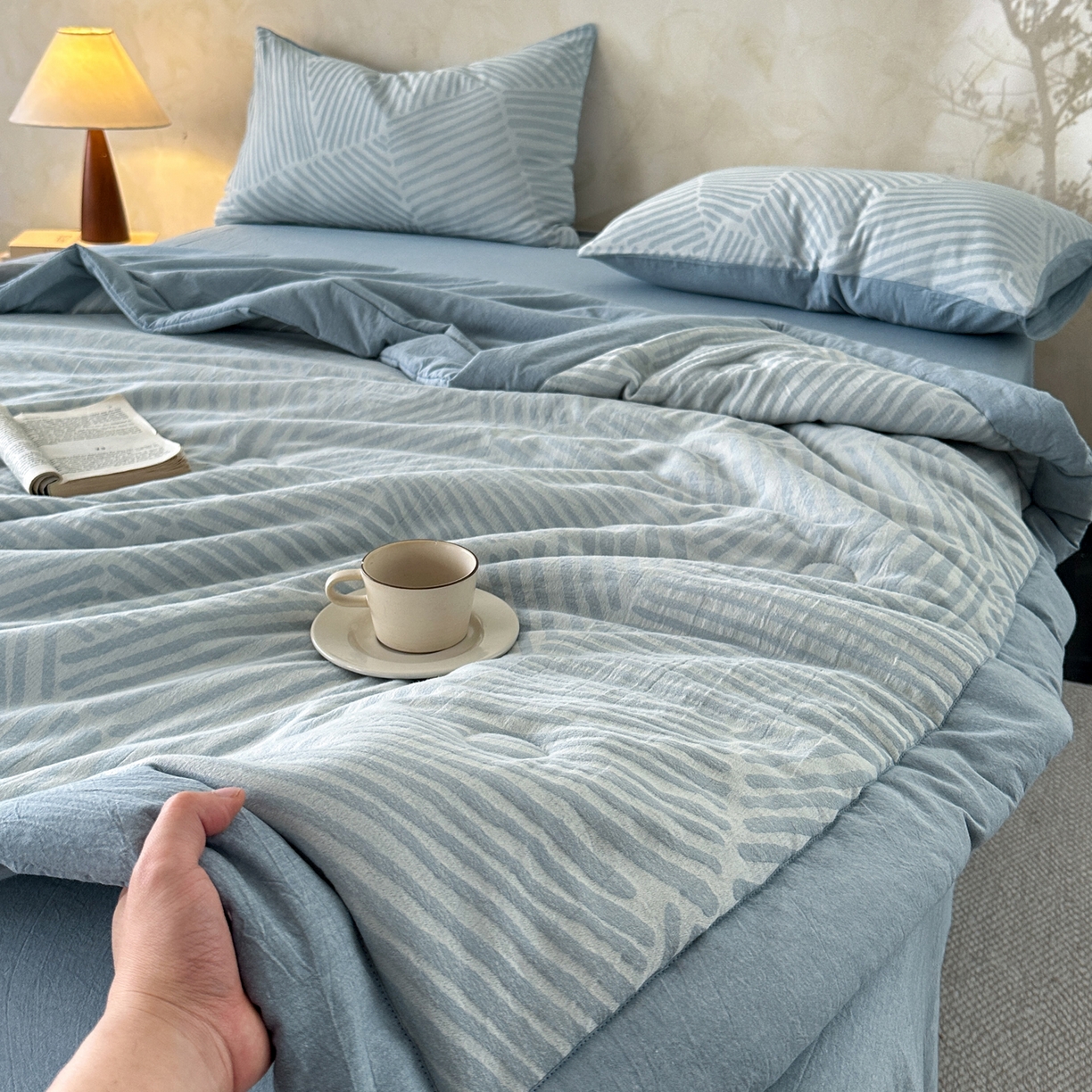 91家纺网 家纺一手货源 找家纺 如一 2026新款A类色织提花全棉双层纱水洗棉夏被夏凉被空调被四件套 序章蓝