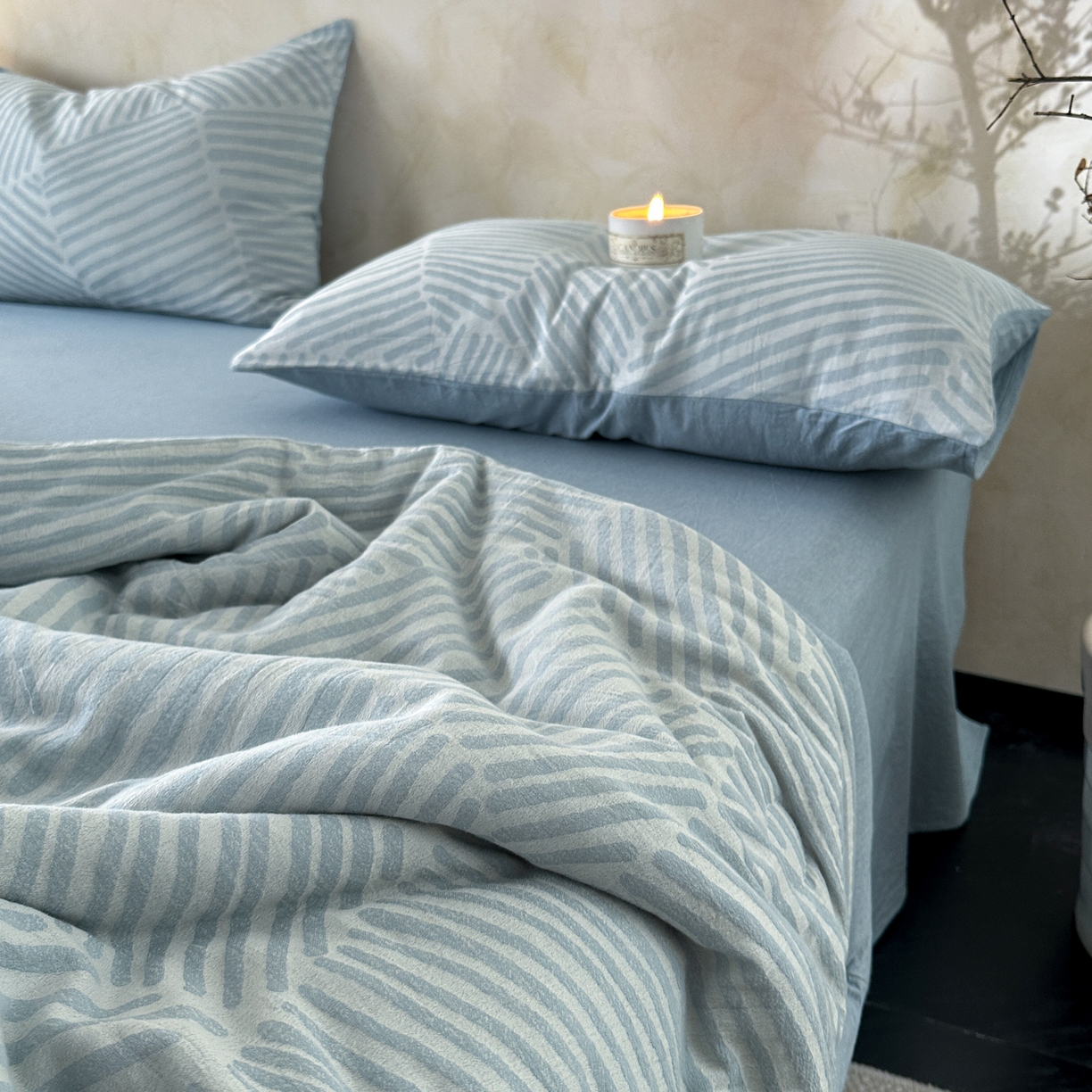 91家纺网 家纺一手货源 找家纺 如一 2026新款A类色织提花全棉双层纱水洗棉夏被夏凉被空调被四件套 序章蓝