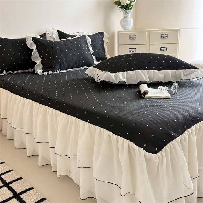 91家纺网 家纺一手货源 找家纺 吾欢心 2026夏季新款甜梦系列PE凉感提花凉席430克高克重蕾丝床裙款冰丝软席三件套 甜梦黑